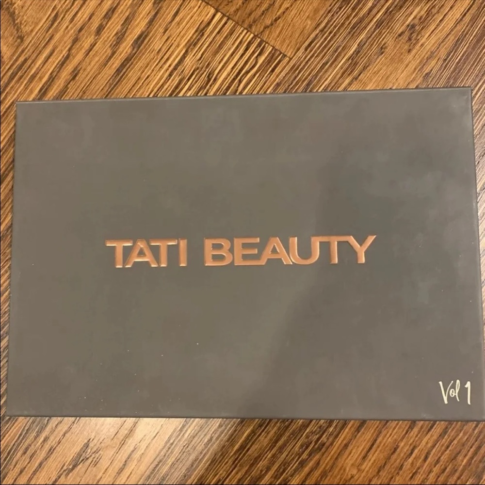 Tati beauty eyeshadow palette